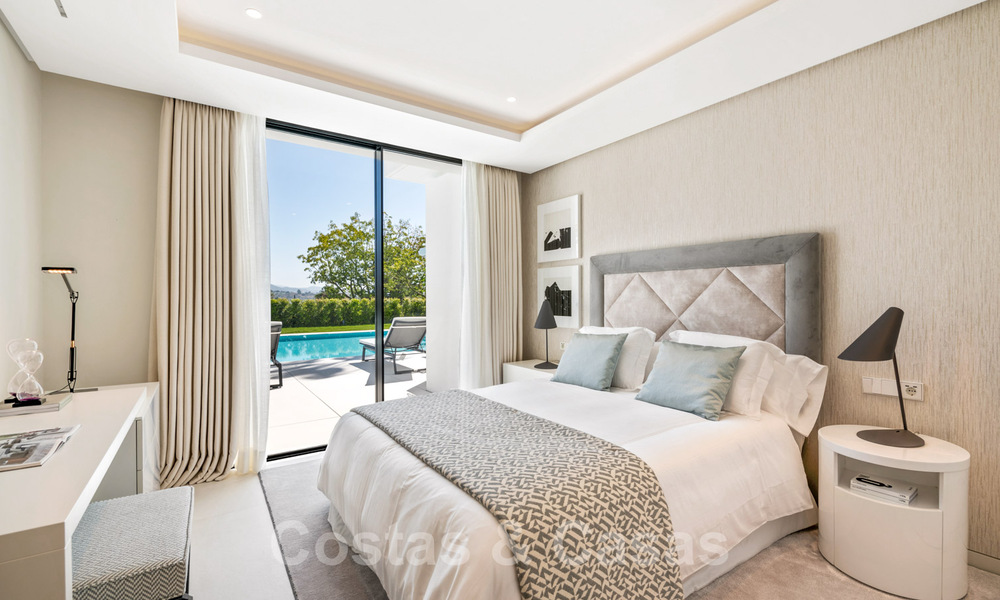 Villa de luxe rénovée dans un style contemporain à vendre, à proximité des commodités dans la vallée du golf de Nueva Andalucia, Marbella 31732