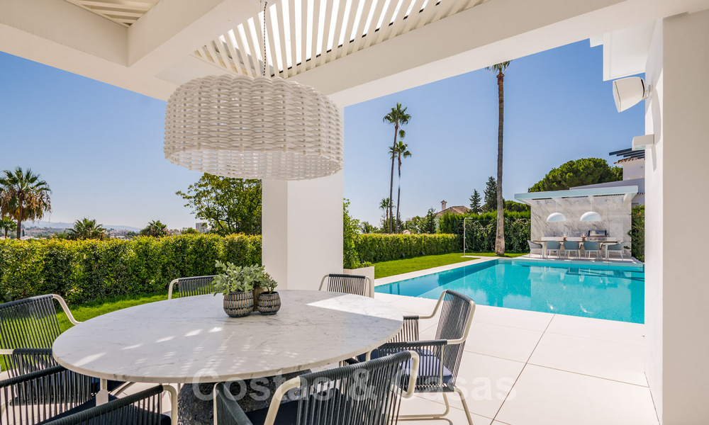 Villa de luxe rénovée dans un style contemporain à vendre, à proximité des commodités dans la vallée du golf de Nueva Andalucia, Marbella 31741