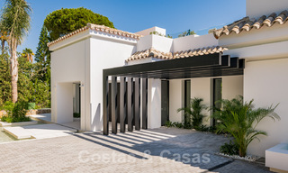 Villa de luxe rénovée dans un style contemporain à vendre, à proximité des commodités dans la vallée du golf de Nueva Andalucia, Marbella 31744 