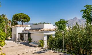 Villa de luxe rénovée dans un style contemporain à vendre, à proximité des commodités dans la vallée du golf de Nueva Andalucia, Marbella 31753 