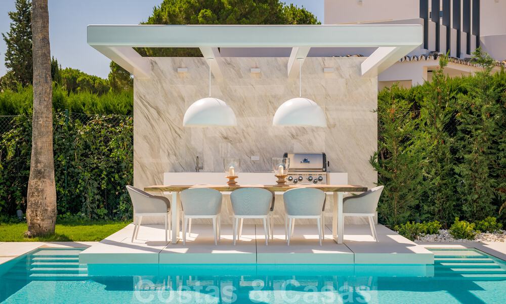 Villa de luxe rénovée dans un style contemporain à vendre, à proximité des commodités dans la vallée du golf de Nueva Andalucia, Marbella 31760