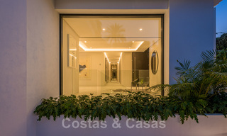 Villa de luxe rénovée dans un style contemporain à vendre, à proximité des commodités dans la vallée du golf de Nueva Andalucia, Marbella 31770 