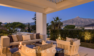 Villa de luxe rénovée dans un style contemporain à vendre, à proximité des commodités dans la vallée du golf de Nueva Andalucia, Marbella 31783 