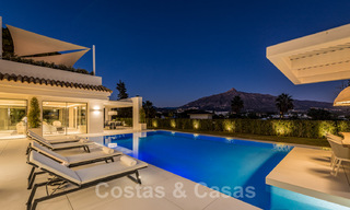 Villa de luxe rénovée dans un style contemporain à vendre, à proximité des commodités dans la vallée du golf de Nueva Andalucia, Marbella 31788 