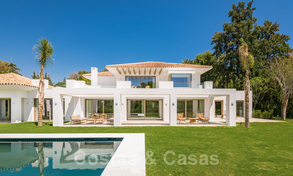 Villa luxueuse à vendre dans un style intemporel, à proximité des commodités et un terrain de golf sur le New Golden Mile entre Marbella et Estepona 31803