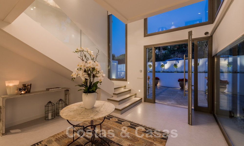 Villa luxueuse à vendre dans un style intemporel, à proximité des commodités et un terrain de golf sur le New Golden Mile entre Marbella et Estepona 31822