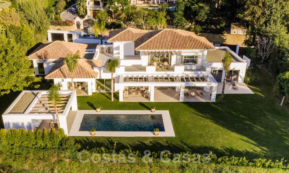 Villa luxueuse à vendre dans un style intemporel, à proximité des commodités et un terrain de golf sur le New Golden Mile entre Marbella et Estepona 31826