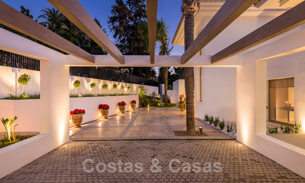Villa luxueuse à vendre dans un style intemporel, à proximité des commodités et un terrain de golf sur le New Golden Mile entre Marbella et Estepona 31832