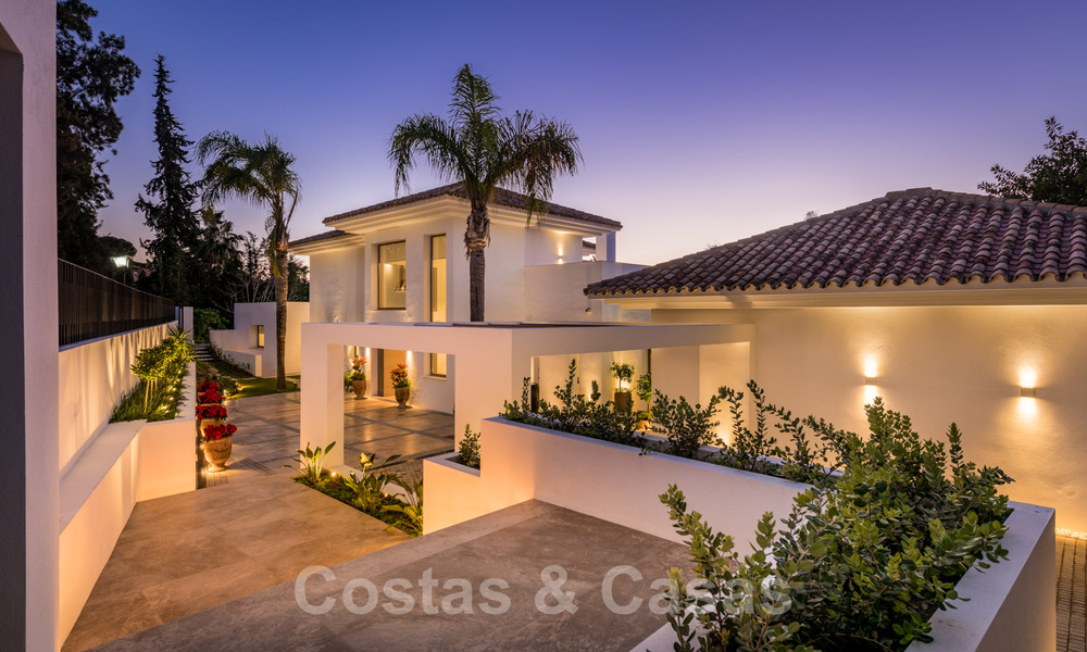 Villa luxueuse à vendre dans un style intemporel, à proximité des commodités et un terrain de golf sur le New Golden Mile entre Marbella et Estepona 31835