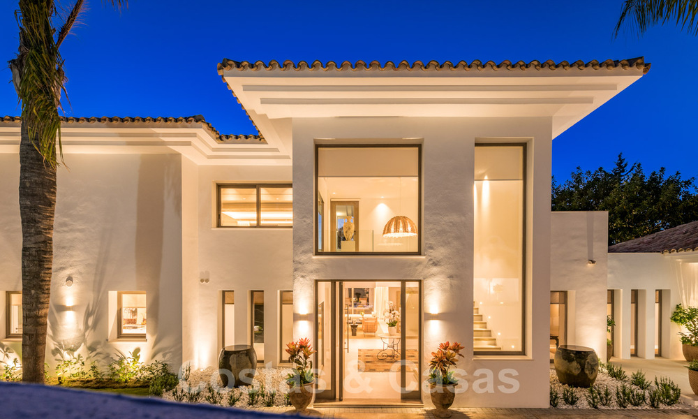 Villa luxueuse à vendre dans un style intemporel, à proximité des commodités et un terrain de golf sur le New Golden Mile entre Marbella et Estepona 31836