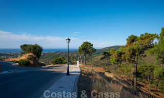 Terrains à bâtir à vendre avec vue panoramique sur la mer et la montagne dans une propriété de luxe à Marbella - Benahavis 32268 