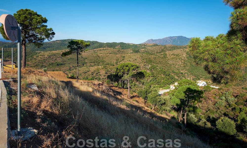 Terrains à bâtir à vendre avec vue panoramique sur la mer et la montagne dans une propriété de luxe à Marbella - Benahavis 32270