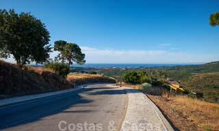 Terrains à bâtir à vendre avec vue panoramique sur la mer et la montagne dans une propriété de luxe à Marbella - Benahavis 32271 
