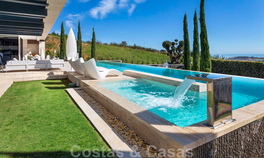 Une nouvelle villa de conception moderne en vente dans un prestigieux complexe de golf à Mijas, Costa del Sol 31893