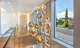 Une nouvelle villa de conception moderne en vente dans un prestigieux complexe de golf à Mijas, Costa del Sol 31900 