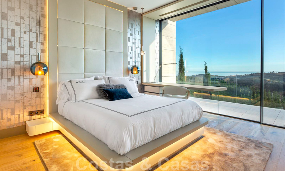 Une nouvelle villa de conception moderne en vente dans un prestigieux complexe de golf à Mijas, Costa del Sol 31901