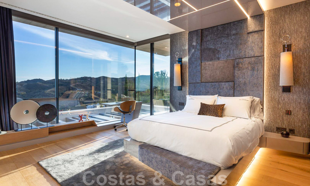 Une nouvelle villa de conception moderne en vente dans un prestigieux complexe de golf à Mijas, Costa del Sol 31903