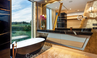 Une nouvelle villa de conception moderne en vente dans un prestigieux complexe de golf à Mijas, Costa del Sol 31905 