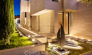 Une nouvelle villa de conception moderne en vente dans un prestigieux complexe de golf à Mijas, Costa del Sol 31911 