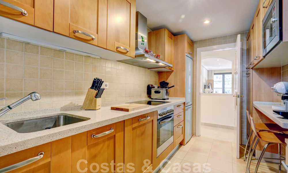 Appartement spacieux et bien entretenu avec vue sur le golf à vendre dans un complexe résidentiel très recherché à Benahavis - Marbella 32305