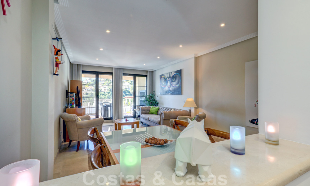 Appartement spacieux et bien entretenu avec vue sur le golf à vendre dans un complexe résidentiel très recherché à Benahavis - Marbella 32306