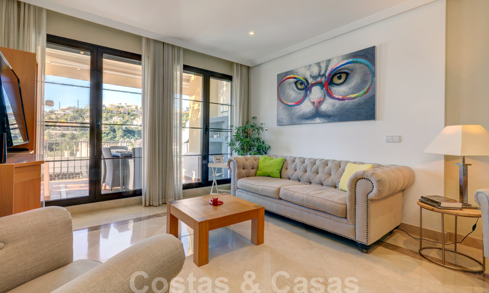 Appartement spacieux et bien entretenu avec vue sur le golf à vendre dans un complexe résidentiel très recherché à Benahavis - Marbella 32309