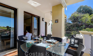 Appartement spacieux et bien entretenu avec vue sur le golf à vendre dans un complexe résidentiel très recherché à Benahavis - Marbella 32311 