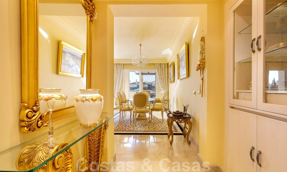 Spacieux penthouse de luxe avec vue panoramique en vente sur un terrain de golf à Nueva Andalucia, Marbella 32085