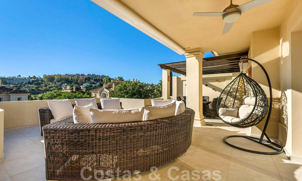 Spacieux penthouse de luxe avec vue panoramique en vente sur un terrain de golf à Nueva Andalucia, Marbella 32087
