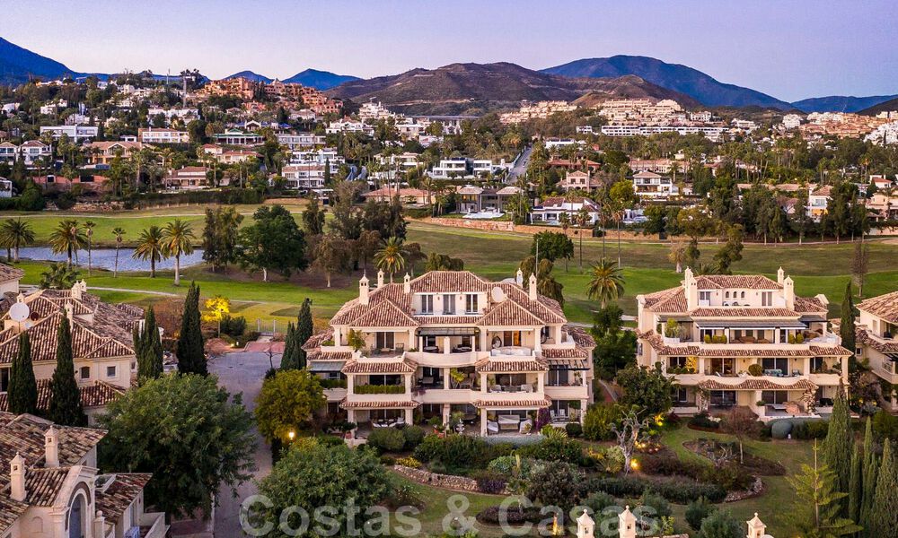 Spacieux penthouse de luxe avec vue panoramique en vente sur un terrain de golf à Nueva Andalucia, Marbella 32097