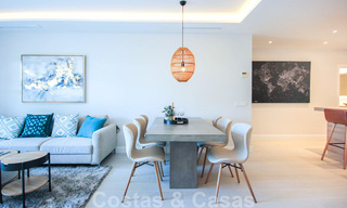 Appartement de luxe spacieux et rénové à vendre, en première ligne du golf et prêt à emménager, Nueva Andalucia, Marbella 32121 