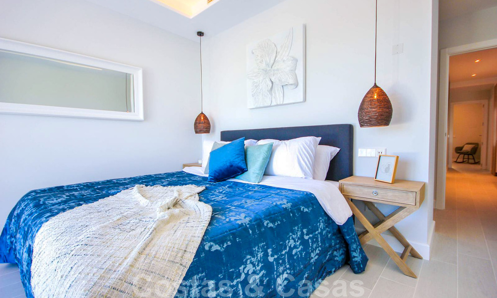 Appartement de luxe spacieux et rénové à vendre, en première ligne du golf et prêt à emménager, Nueva Andalucia, Marbella 32123