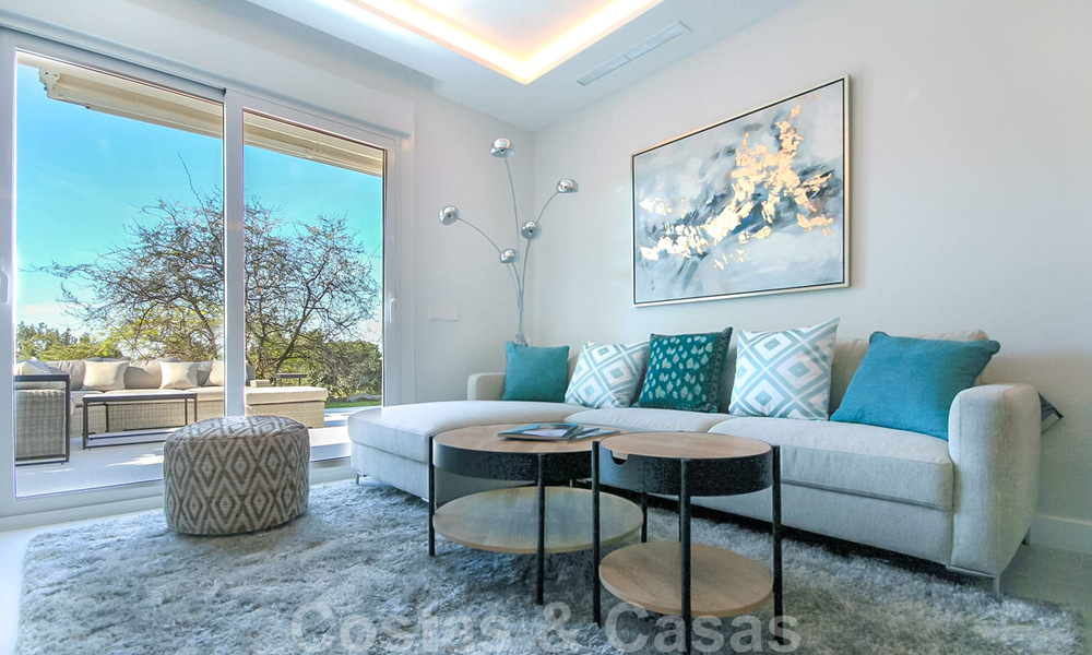 Appartement de luxe spacieux et rénové à vendre, en première ligne du golf et prêt à emménager, Nueva Andalucia, Marbella 32125