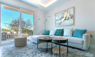Appartement de luxe spacieux et rénové à vendre, en première ligne du golf et prêt à emménager, Nueva Andalucia, Marbella 32125 