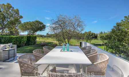 Appartement de luxe spacieux et rénové à vendre, en première ligne du golf et prêt à emménager, Nueva Andalucia, Marbella 32134