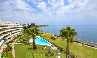 Appartement penthouse en première ligne de plage à vendre avec piscine privée sur le New Golden Mile, entre Marbella et Estepona 32189 