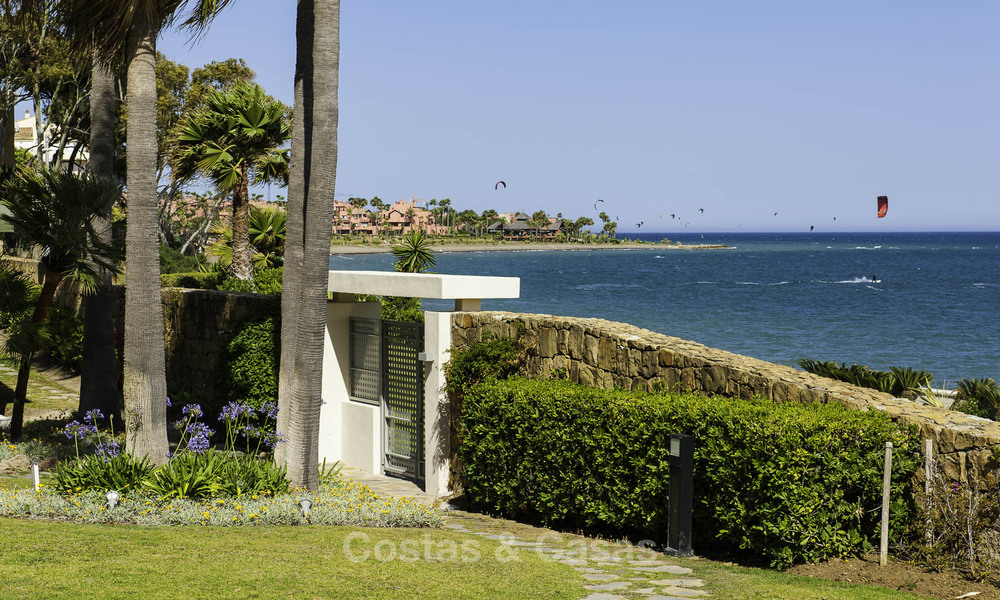 Appartement penthouse en première ligne de plage à vendre avec piscine privée sur le New Golden Mile, entre Marbella et Estepona 32193