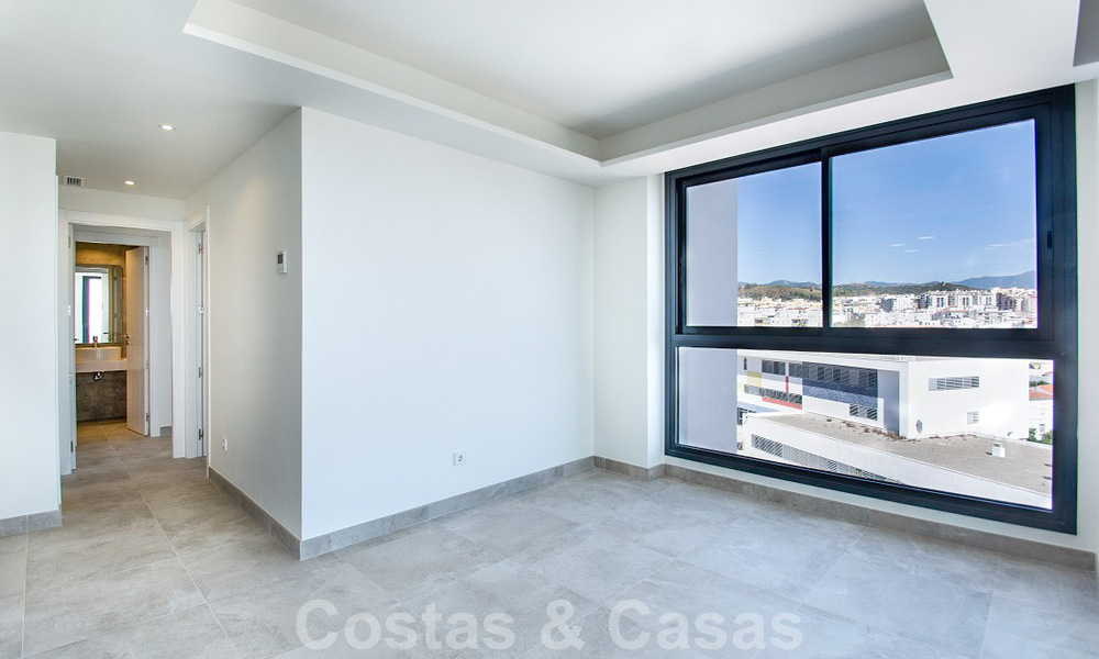 Elégant appartement moderne avec vue sur la mer et la ville à vendre dans le centre d'Estepona 32241