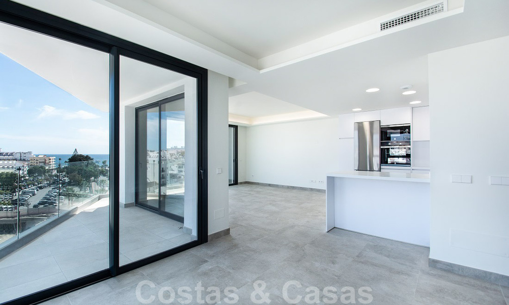 Elégant appartement moderne avec vue sur la mer et la ville à vendre dans le centre d'Estepona 32243