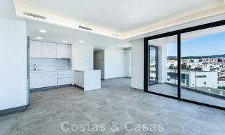 Elégant appartement moderne avec vue sur la mer et la ville à vendre dans le centre d'Estepona 32244 
