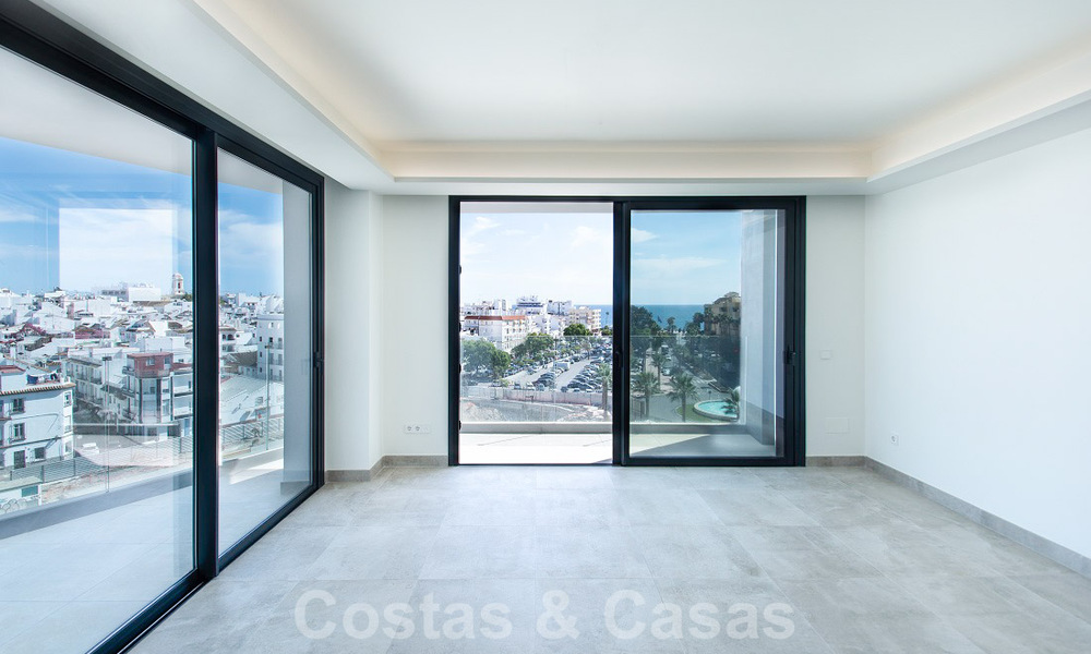 Elégant appartement moderne avec vue sur la mer et la ville à vendre dans le centre d'Estepona 32246