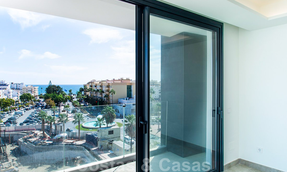 Elégant appartement moderne avec vue sur la mer et la ville à vendre dans le centre d'Estepona 32248