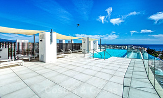 Elégant appartement moderne avec vue sur la mer et la ville à vendre dans le centre d'Estepona 32252 