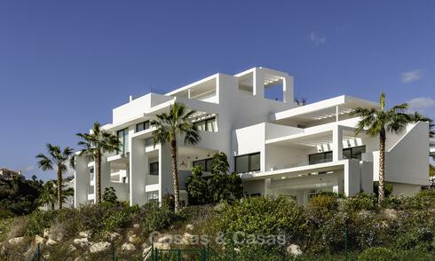 Appartement moderne de 3 chambres à coucher à vendre avec vue sur la mer dans un complexe de golf en première ligne à Benahavis - Marbella 32558