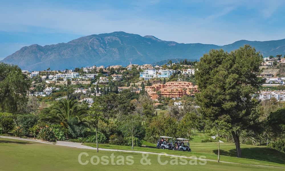 Villa moderne exclusive à vendre avec vue panoramique sur la montagne, le golf et la mer à Marbella - Benahavis. Prêt à emménager. 32608
