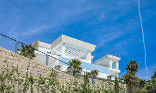 Villa moderne exclusive à vendre avec vue panoramique sur la montagne, le golf et la mer à Marbella - Benahavis. Prêt à emménager. 32609 