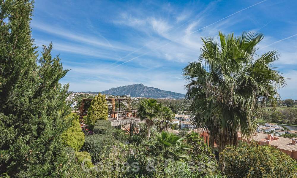 Villa moderne exclusive à vendre avec vue panoramique sur la montagne, le golf et la mer à Marbella - Benahavis. Prêt à emménager. 32611