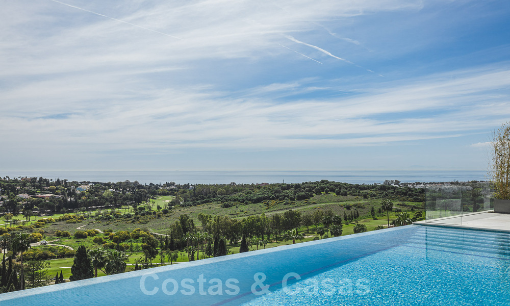 Villa moderne exclusive à vendre avec vue panoramique sur la montagne, le golf et la mer à Marbella - Benahavis. Prêt à emménager. 32612