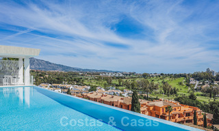 Villa moderne exclusive à vendre avec vue panoramique sur la montagne, le golf et la mer à Marbella - Benahavis. Prêt à emménager. 32616 