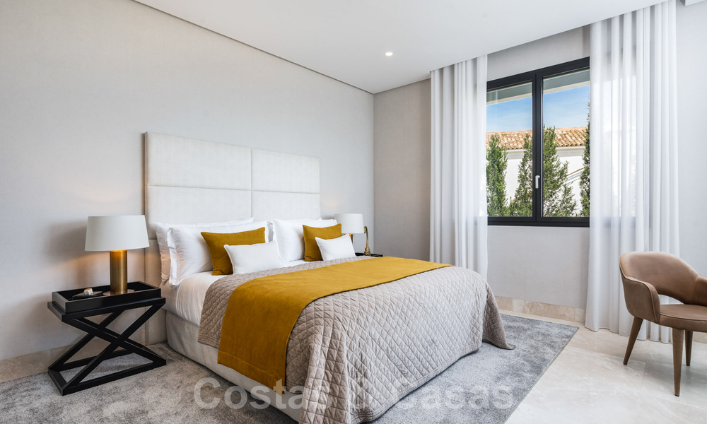 Villa moderne exclusive à vendre avec vue panoramique sur la montagne, le golf et la mer à Marbella - Benahavis. Prêt à emménager. 32617